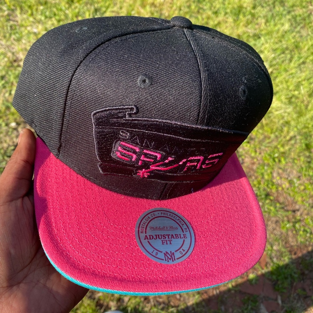 Spurs hat - Picture 5 of 6